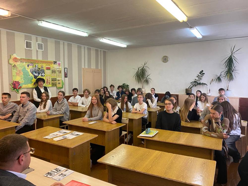 фото 23.10.2025 встреча с учениками СШ № 1
